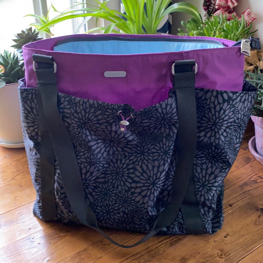 Large tote w/ side pockets